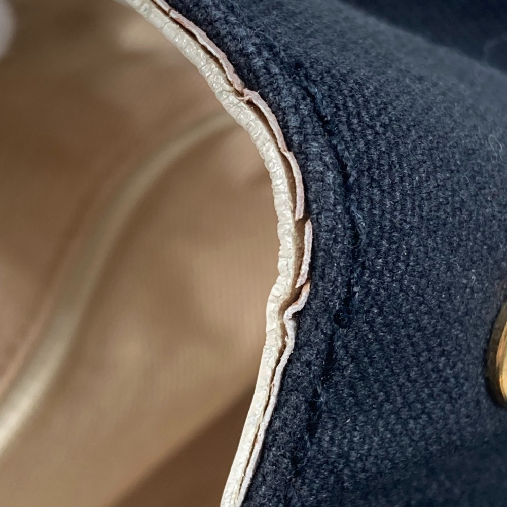 CHANEL Black Leather Shoulder Bag - Picture 14 of 16